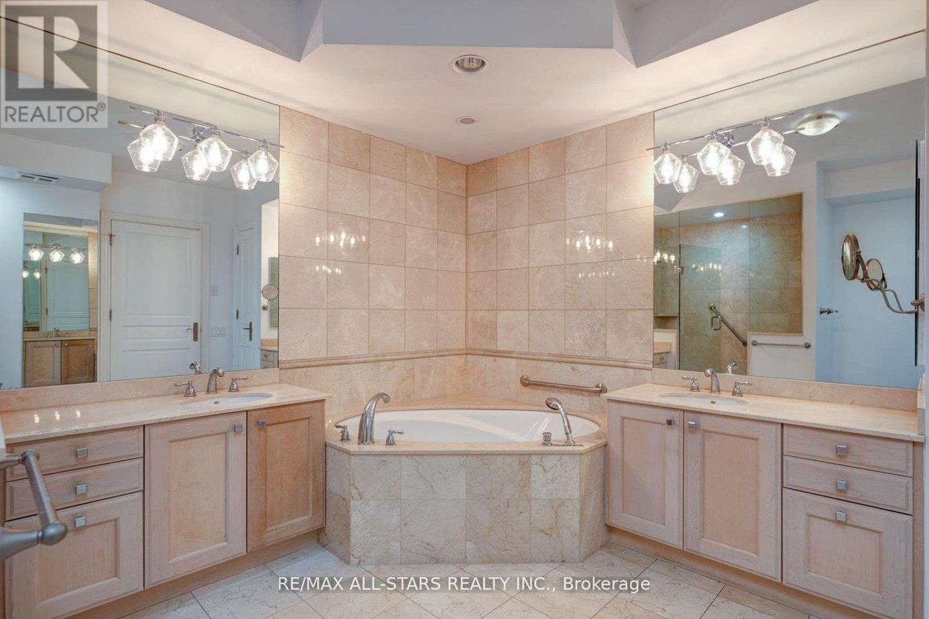 211 - 7071 BAYVIEW AVENUE - Photo 21