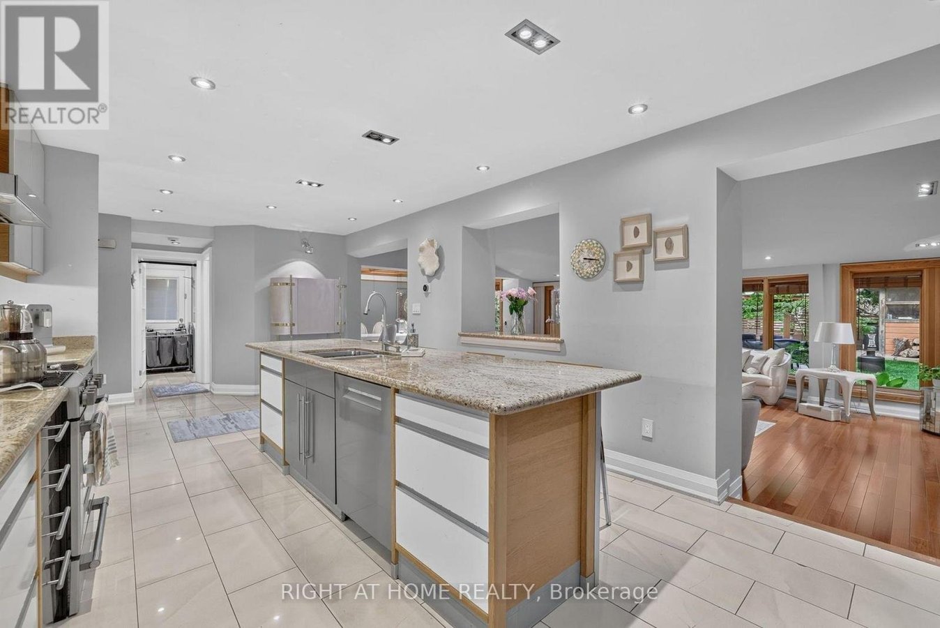 35 BRIGHTBAY CRESCENT - Photo 14