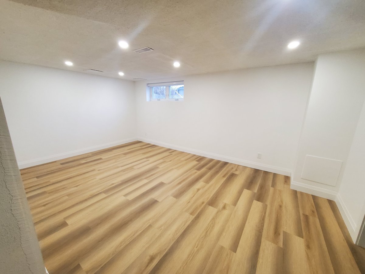 Queenston Drive - Photo 3