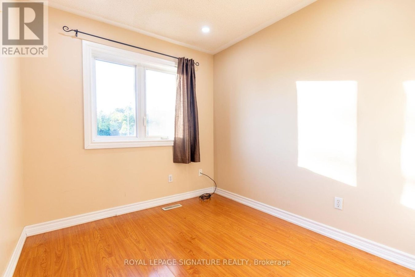 1366 QUEST CIRCLE - Photo 22