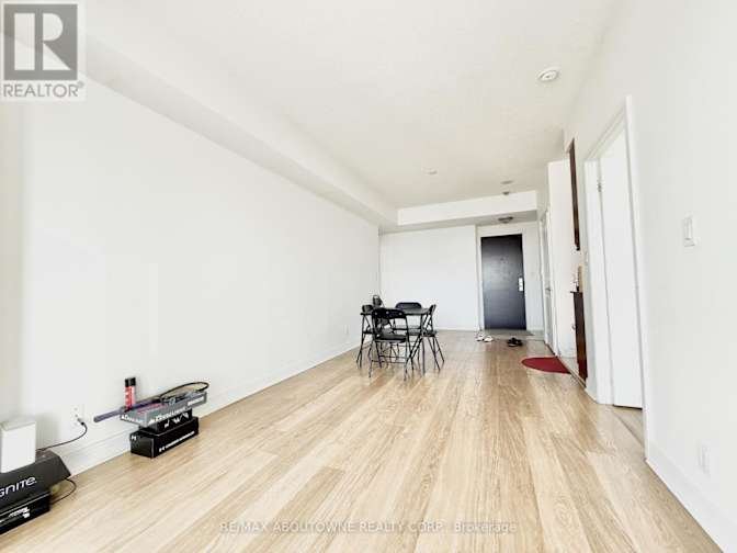 Absolute Avenue - Photo 1