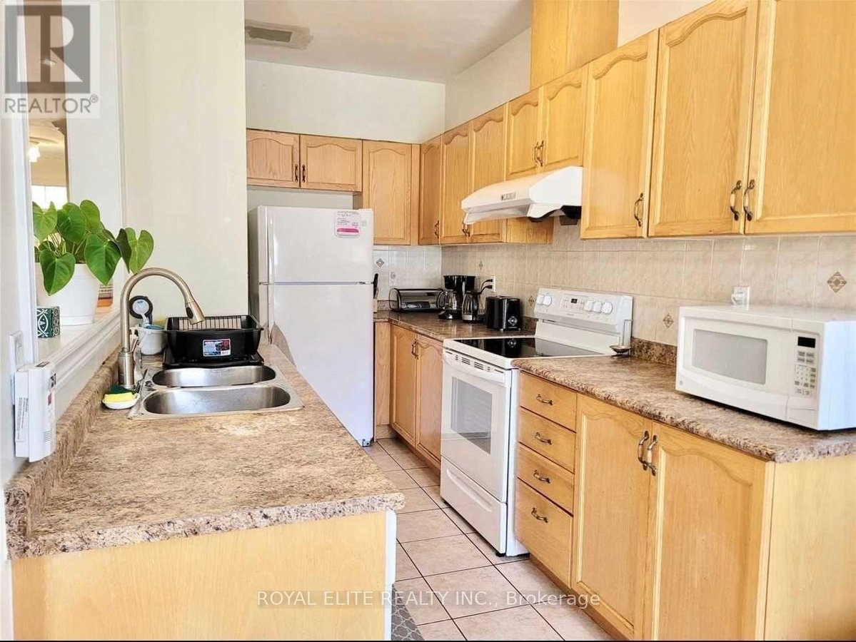 3395 FOUNTAIN PARK AVENUE - Photo 1