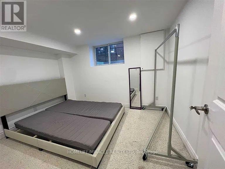 3371 SCHOMBERG AVENUE - Photo 3