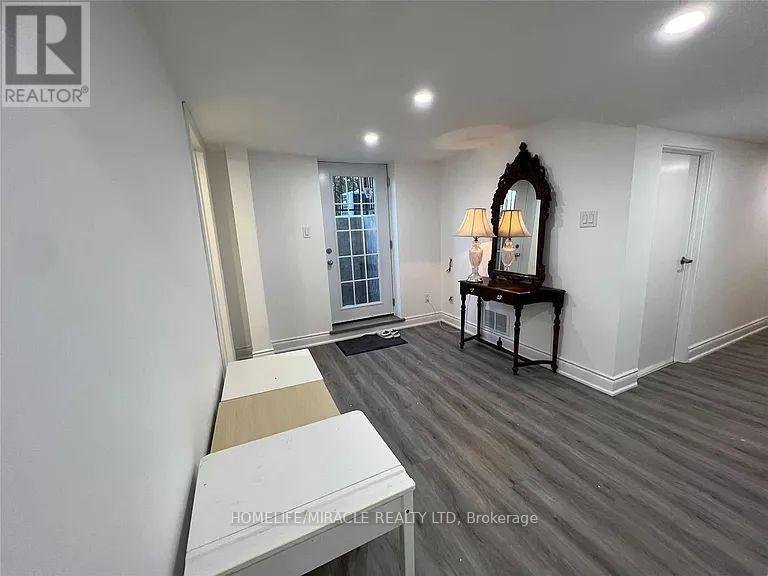 3371 SCHOMBERG AVENUE - Photo 4