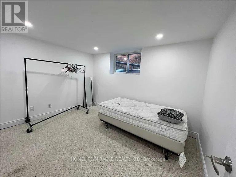3371 SCHOMBERG AVENUE - Photo 5