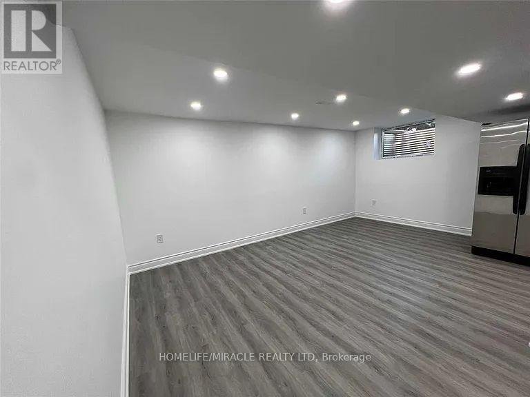 3371 SCHOMBERG AVENUE - Photo 6