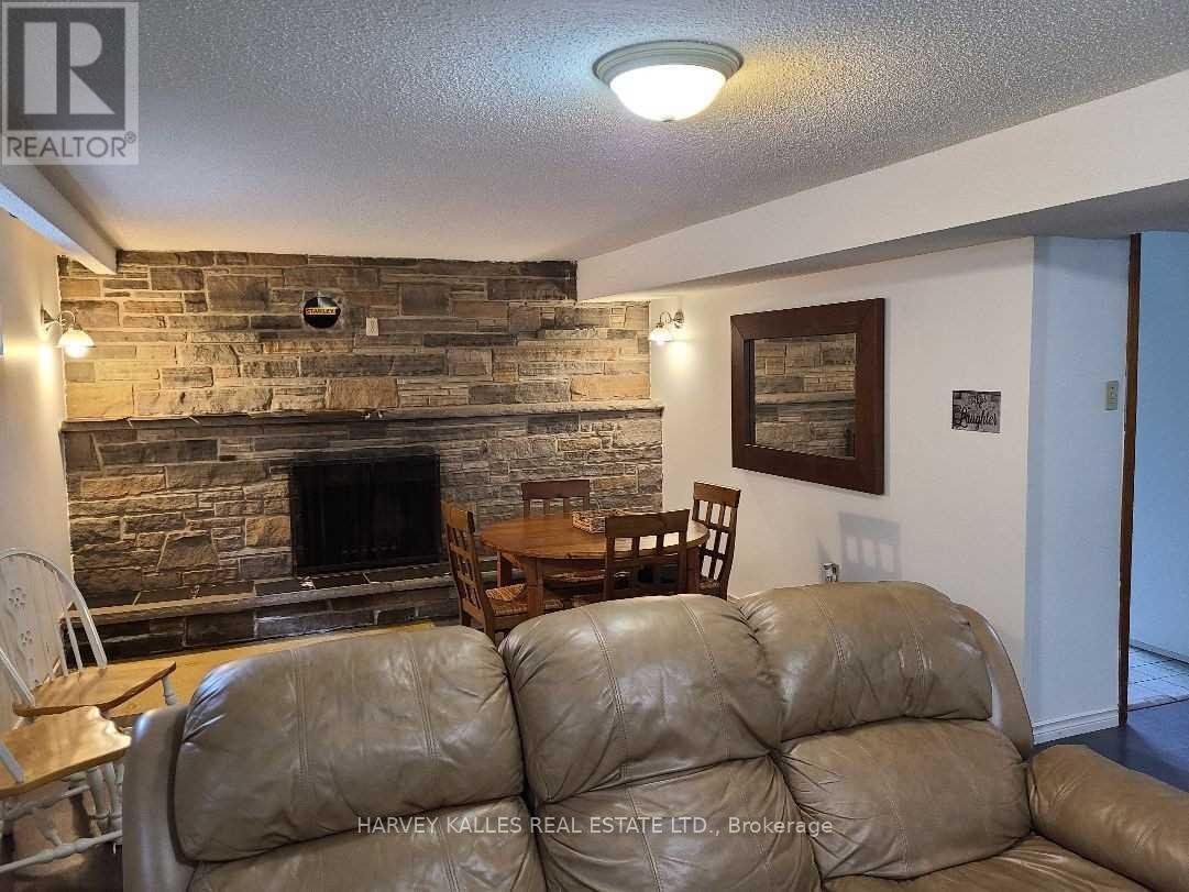 LOWER - 2379 HENSALL STREET - Photo 3