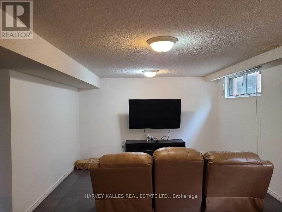 LOWER - 2379 HENSALL STREET - Photo 5