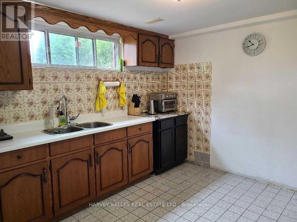 LOWER - 2379 HENSALL STREET - Photo 6