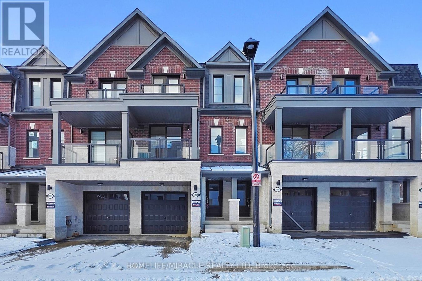 5911 SAIGON STREET E - Photo 1