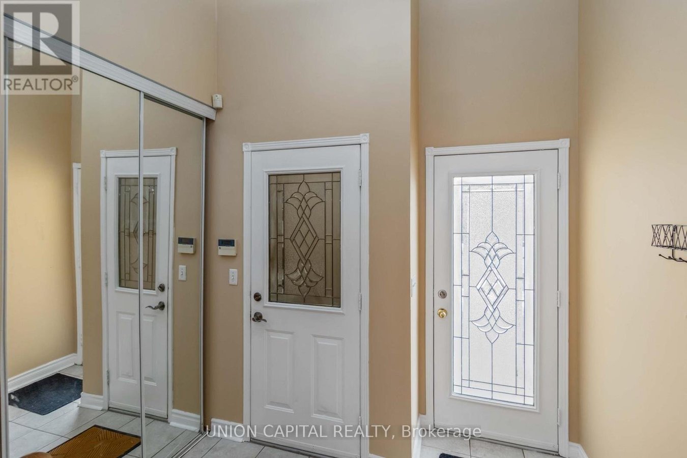 MAIN - 639 TWAIN AVENUE - Photo 3