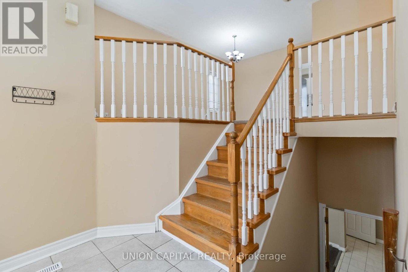 MAIN - 639 TWAIN AVENUE - Photo 4