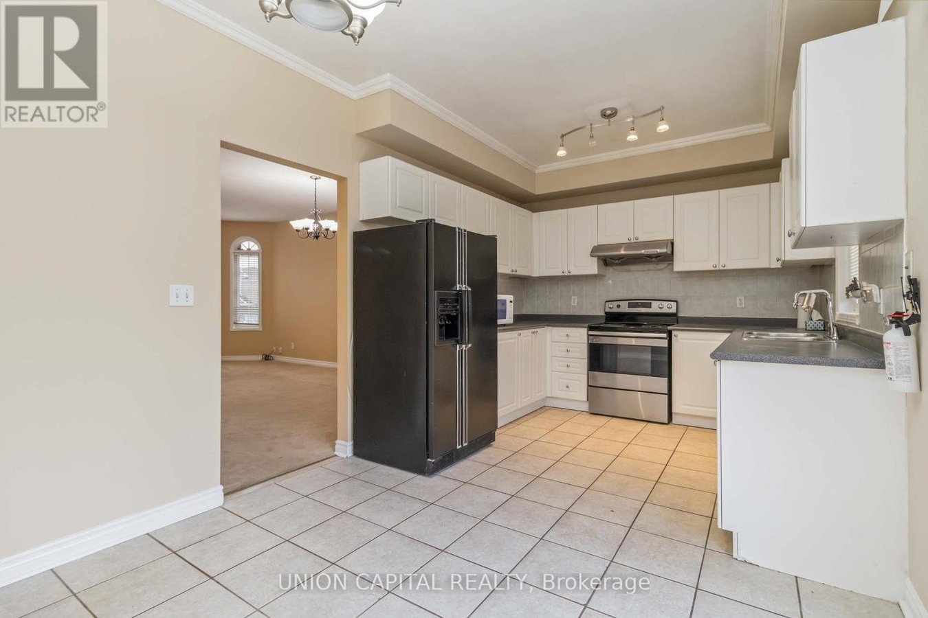MAIN - 639 TWAIN AVENUE - Photo 8