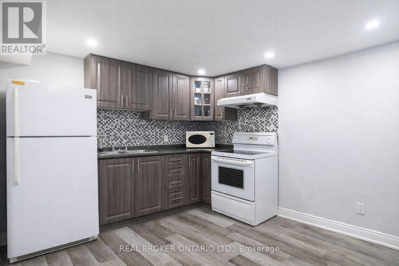 LOWER - 3183 VALCOURT CRESCENT - Photo 4