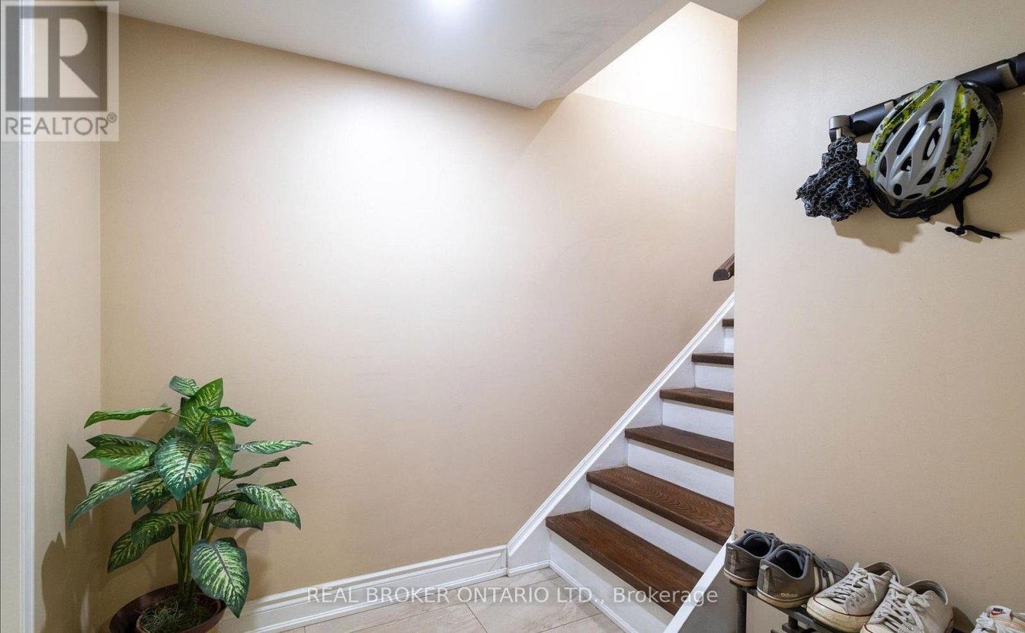 LOWER - 3183 VALCOURT CRESCENT - Photo 10