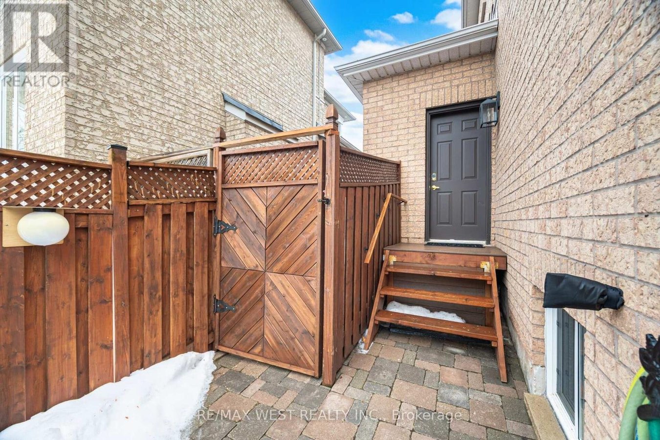 BASEMENT FLAT - 3778 ARBOURVIEW TERRACE - Photo 3