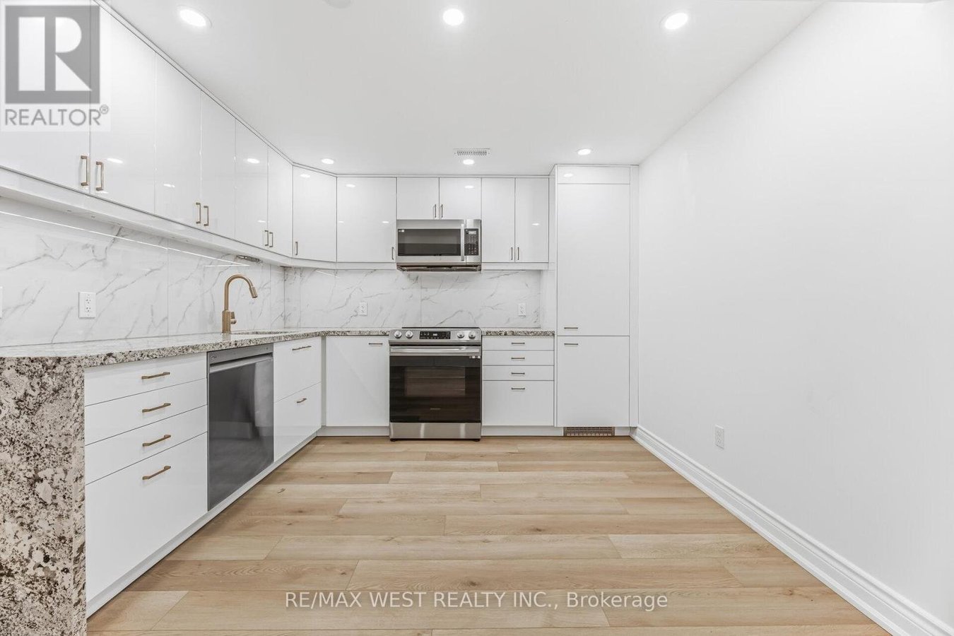 BASEMENT FLAT - 3778 ARBOURVIEW TERRACE - Photo 14