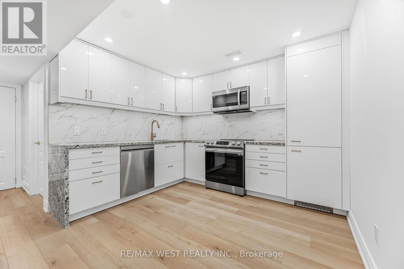 BASEMENT FLAT - 3778 ARBOURVIEW TERRACE - Photo 15