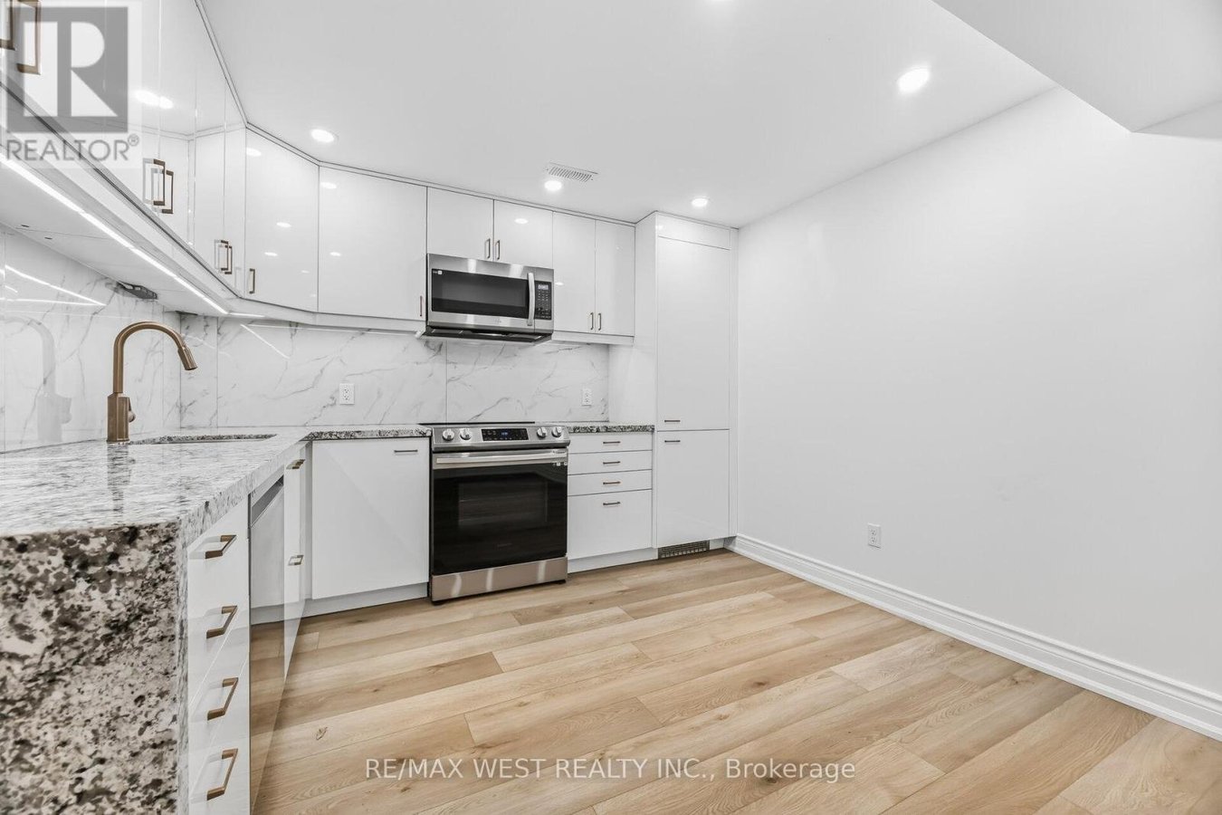 BASEMENT FLAT - 3778 ARBOURVIEW TERRACE - Photo 16