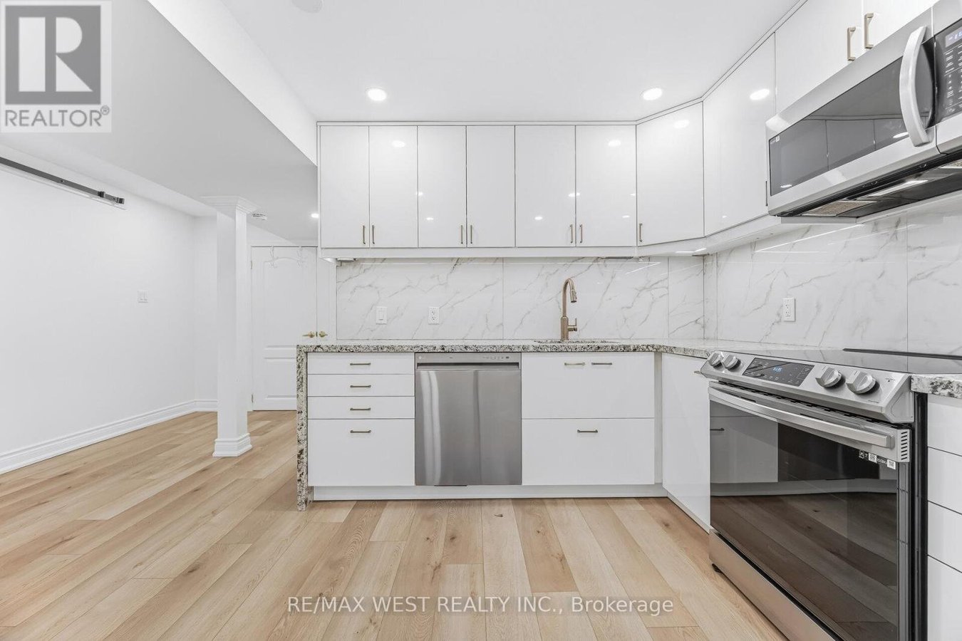BASEMENT FLAT - 3778 ARBOURVIEW TERRACE - Photo 17