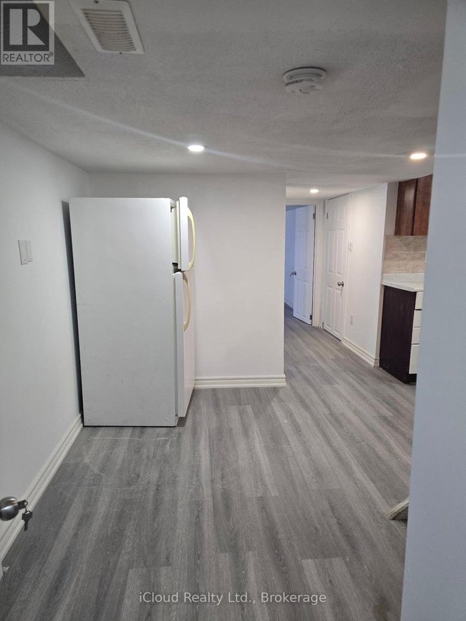 BSMT - 8 YORK STREET - Photo 4