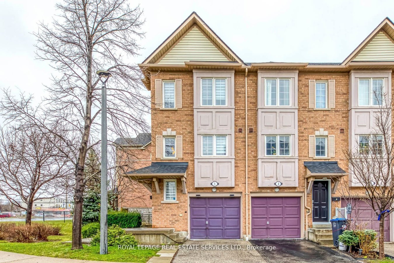1128 Dundas Street West - Photo 2