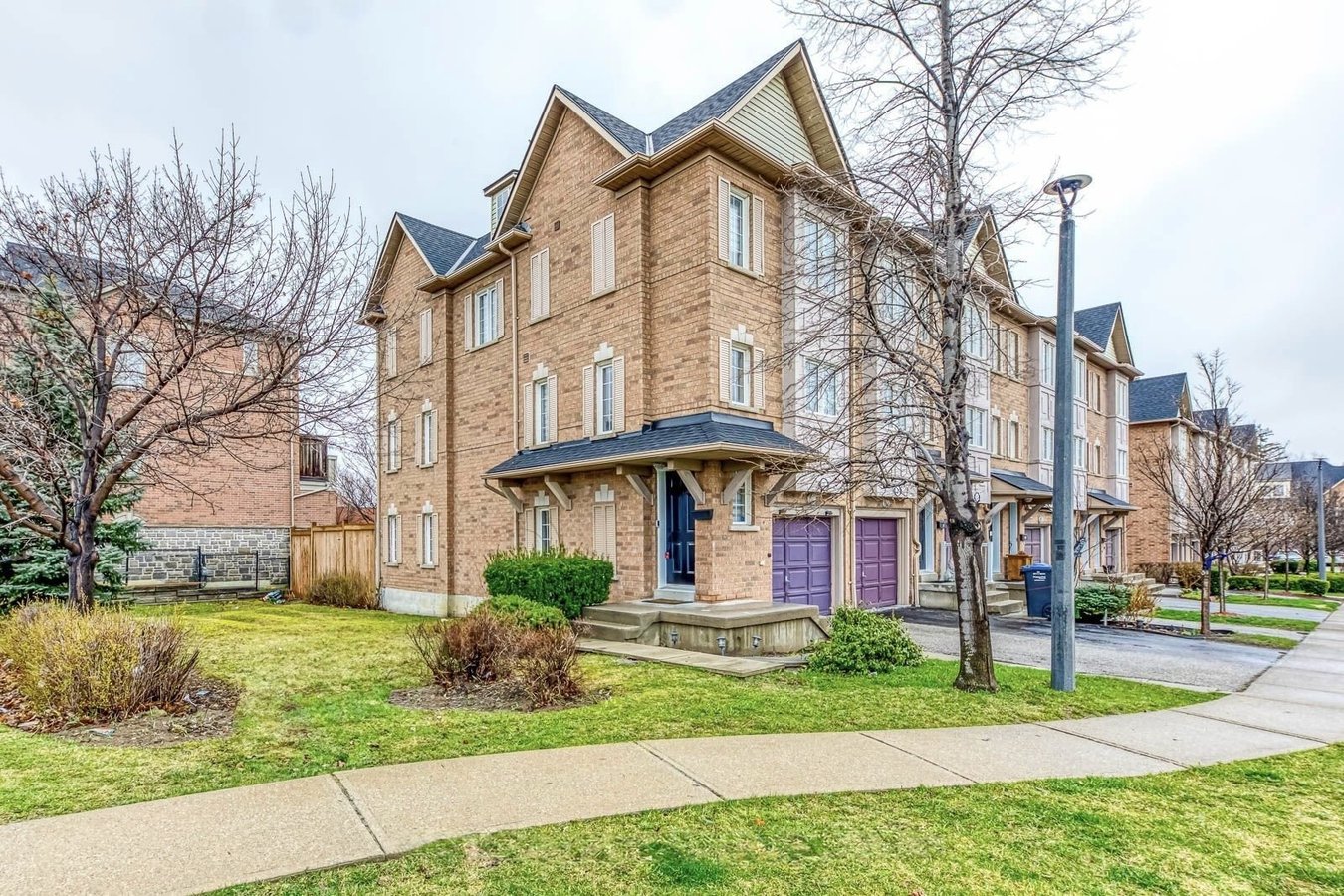 1128 Dundas Street West - Photo 1
