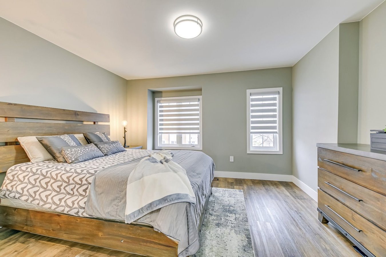 1128 Dundas Street West - Photo 15