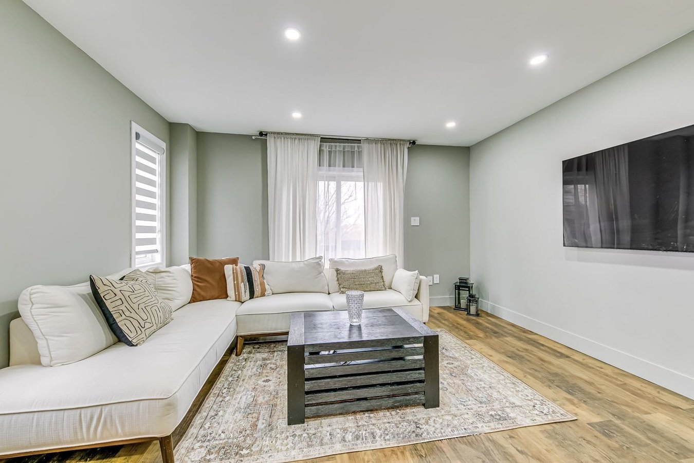 1128 Dundas Street West - Photo 11