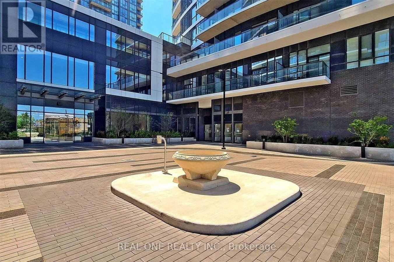 403 MASTER~BEDROOM - 65 WATERGARDEN DRIVE - Photo 2
