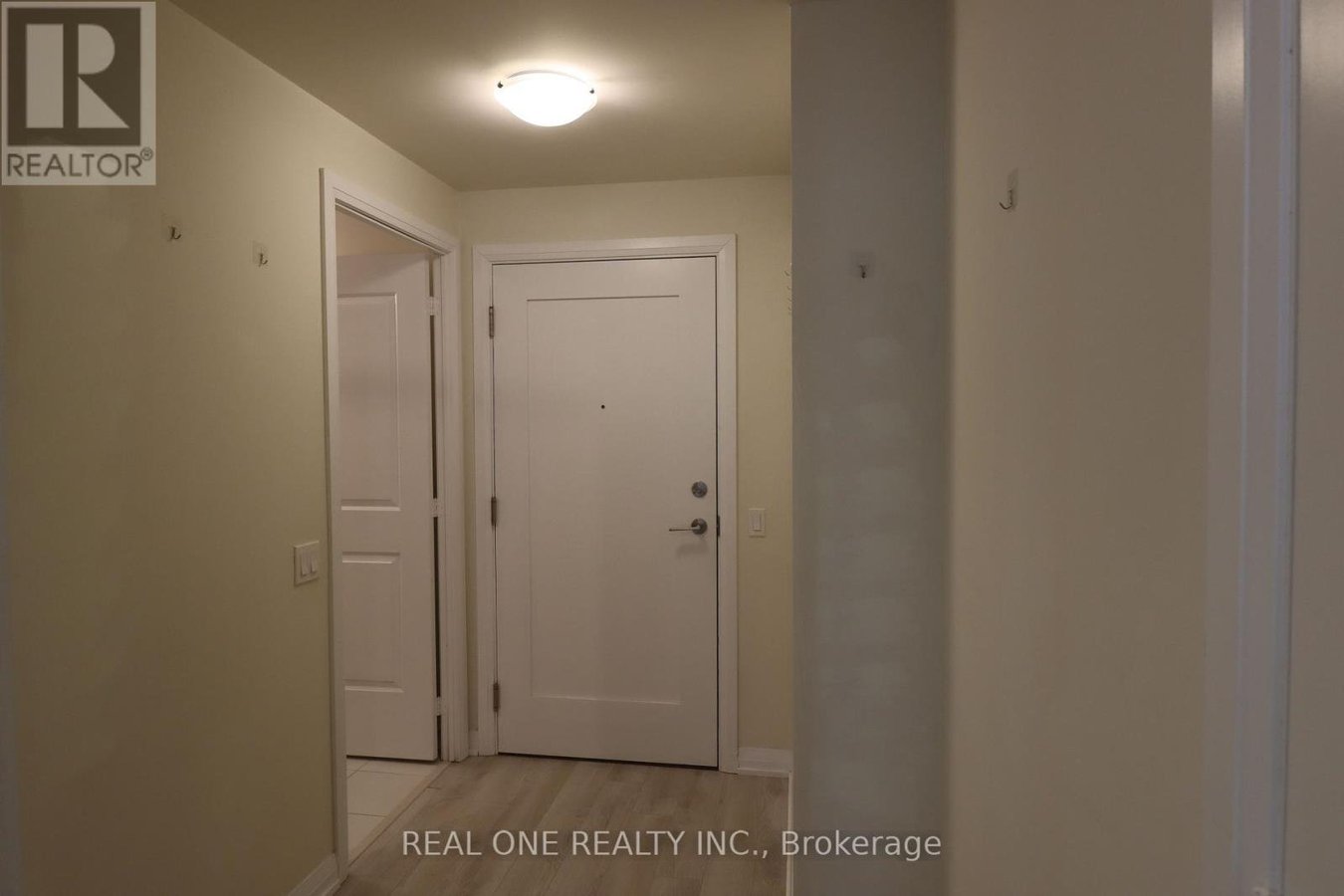 403 MASTER~BEDROOM - 65 WATERGARDEN DRIVE - Photo 5