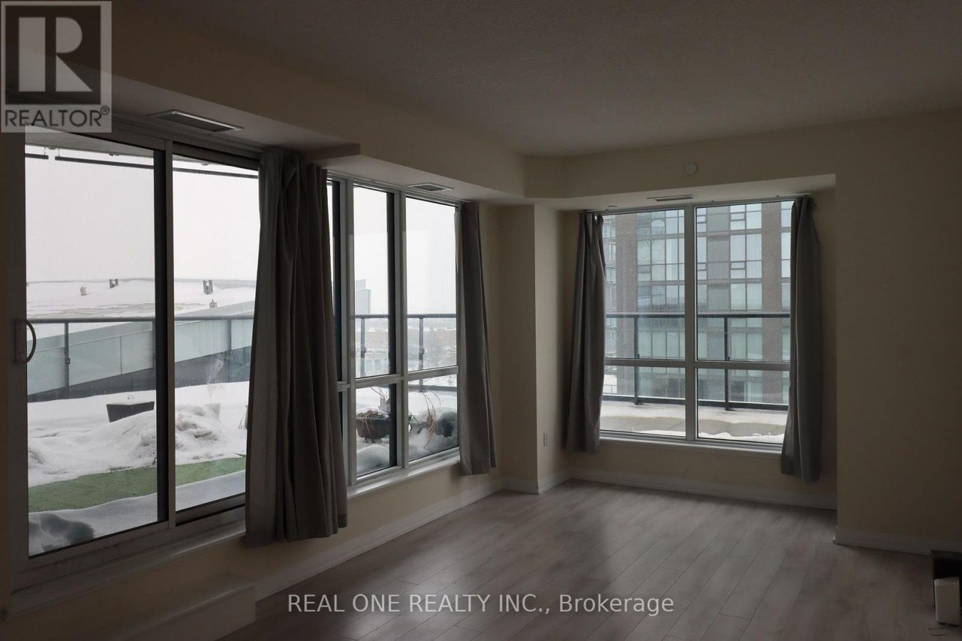 403 MASTER~BEDROOM - 65 WATERGARDEN DRIVE - Photo 8