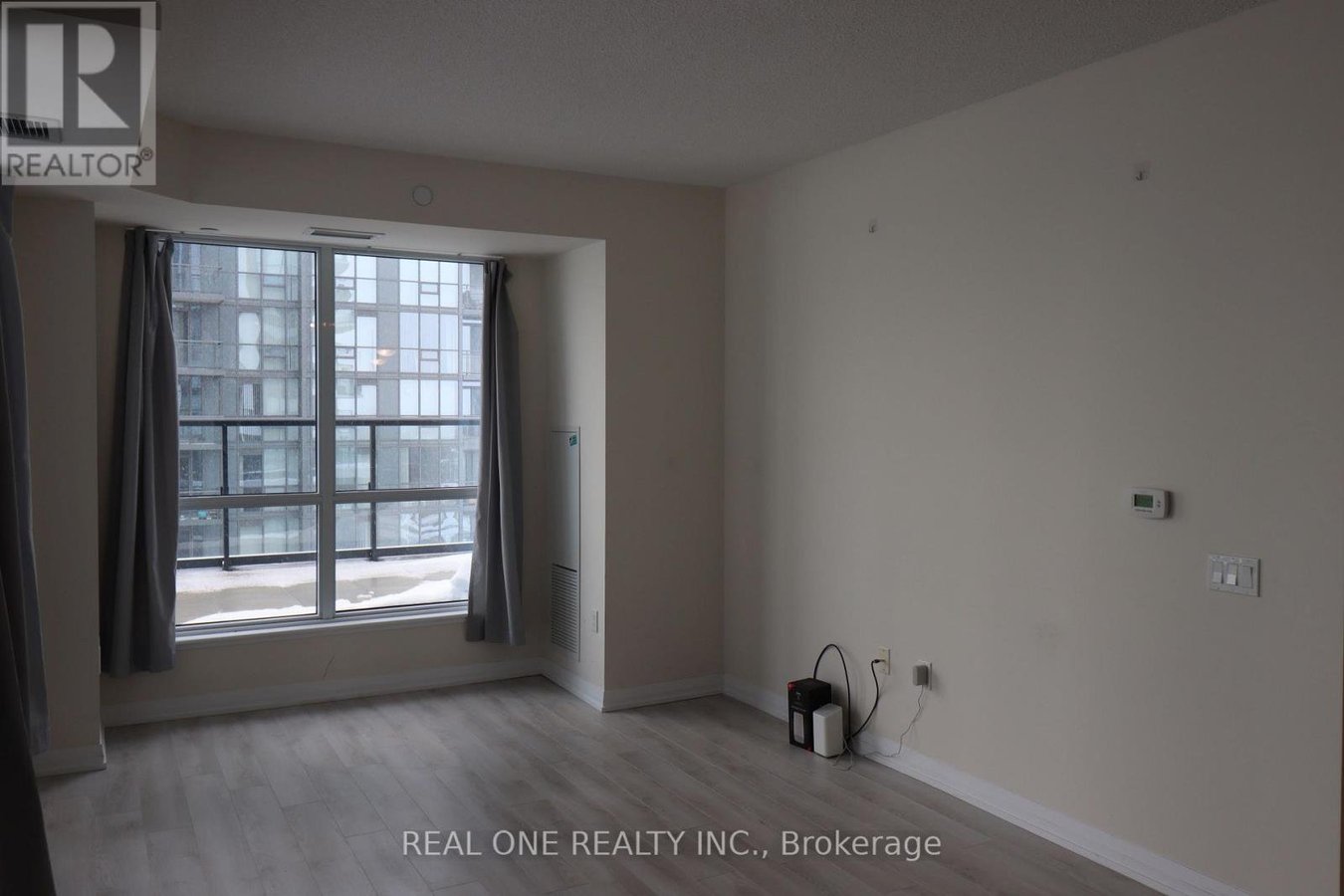 403 MASTER~BEDROOM - 65 WATERGARDEN DRIVE - Photo 9