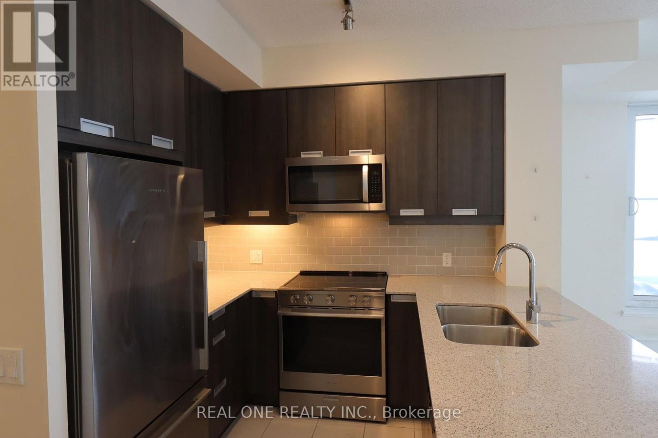 403 MASTER~BEDROOM - 65 WATERGARDEN DRIVE - Photo 11