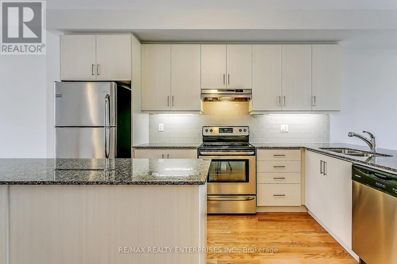 1094 BEACHCOMBER ROAD - Photo 8