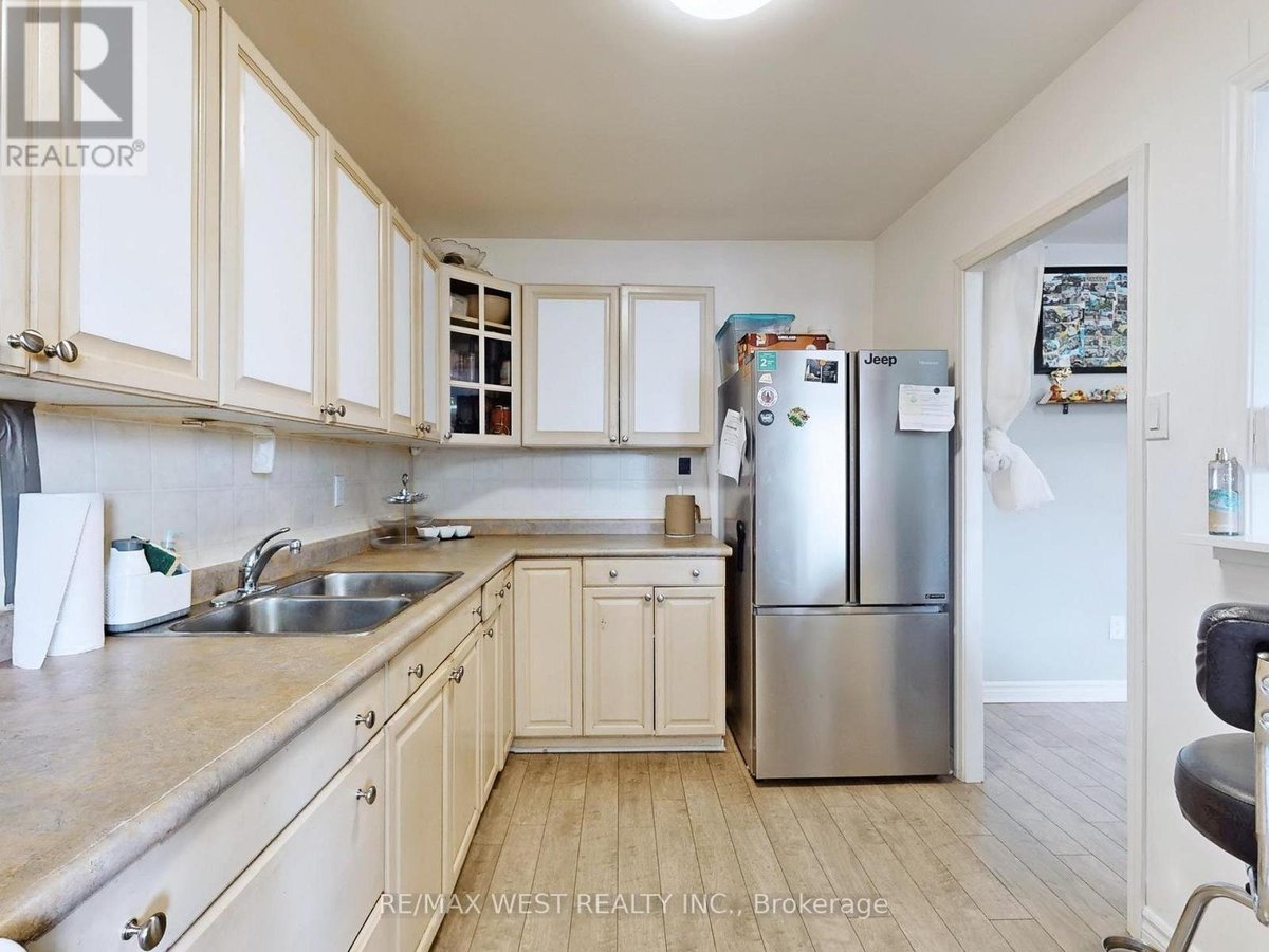 310 - 1660 BLOOR STREET - Photo 6