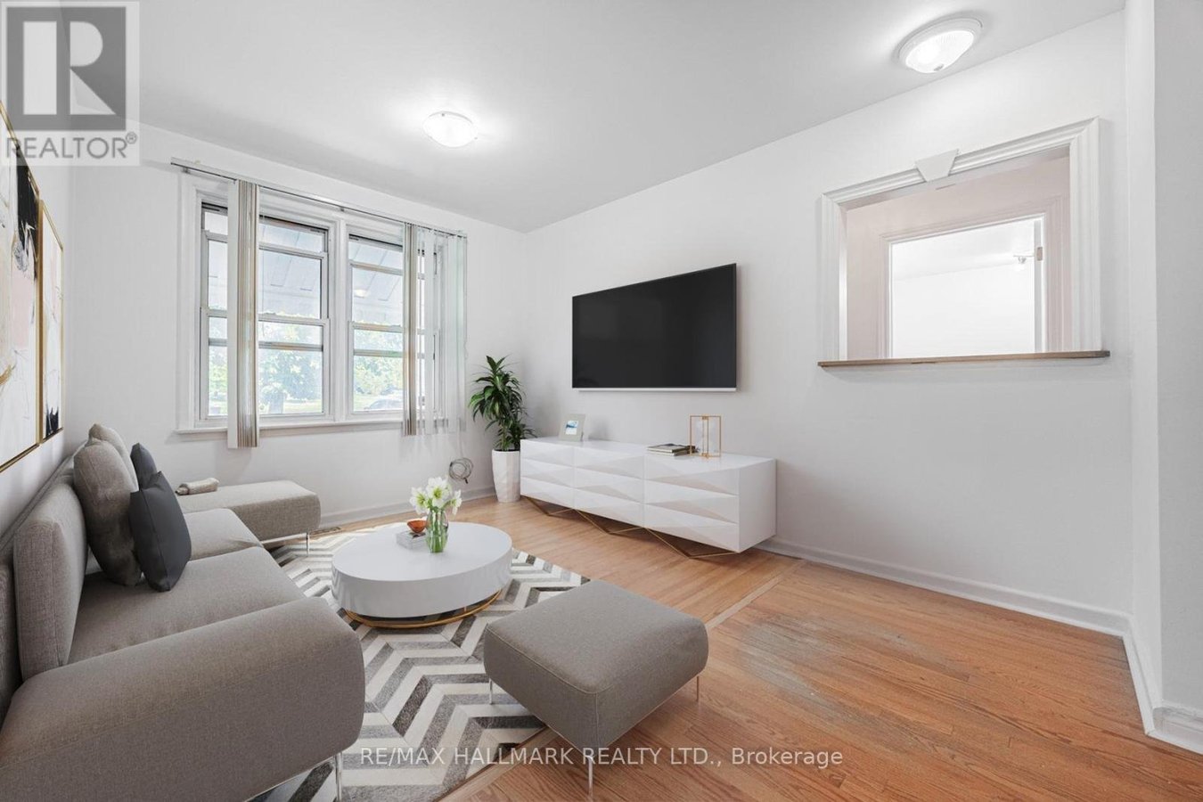 MAIN - 2112 TRUSCOTT DRIVE - Photo 3