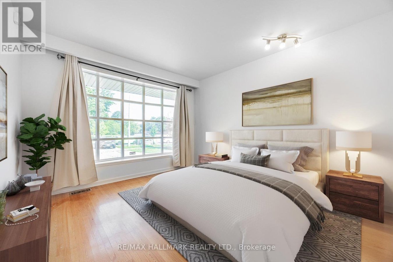 MAIN - 2112 TRUSCOTT DRIVE - Photo 4