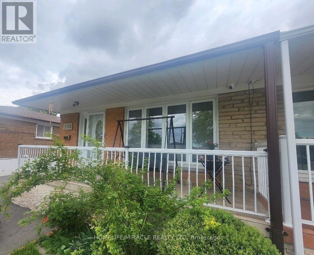 3528 LADDIE CRESCENT - Photo 1