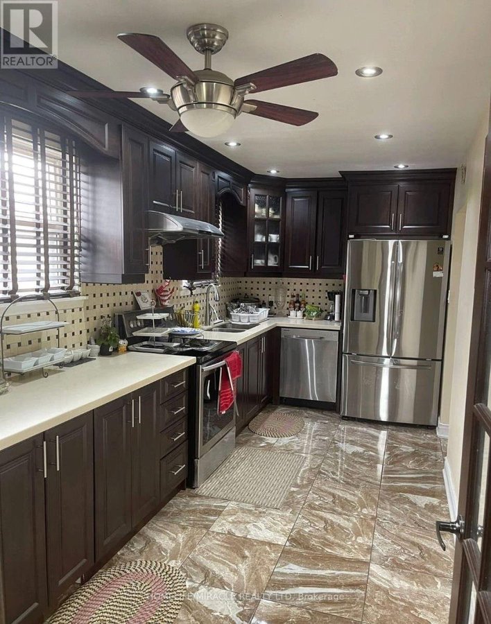 3528 LADDIE CRESCENT - Photo 4