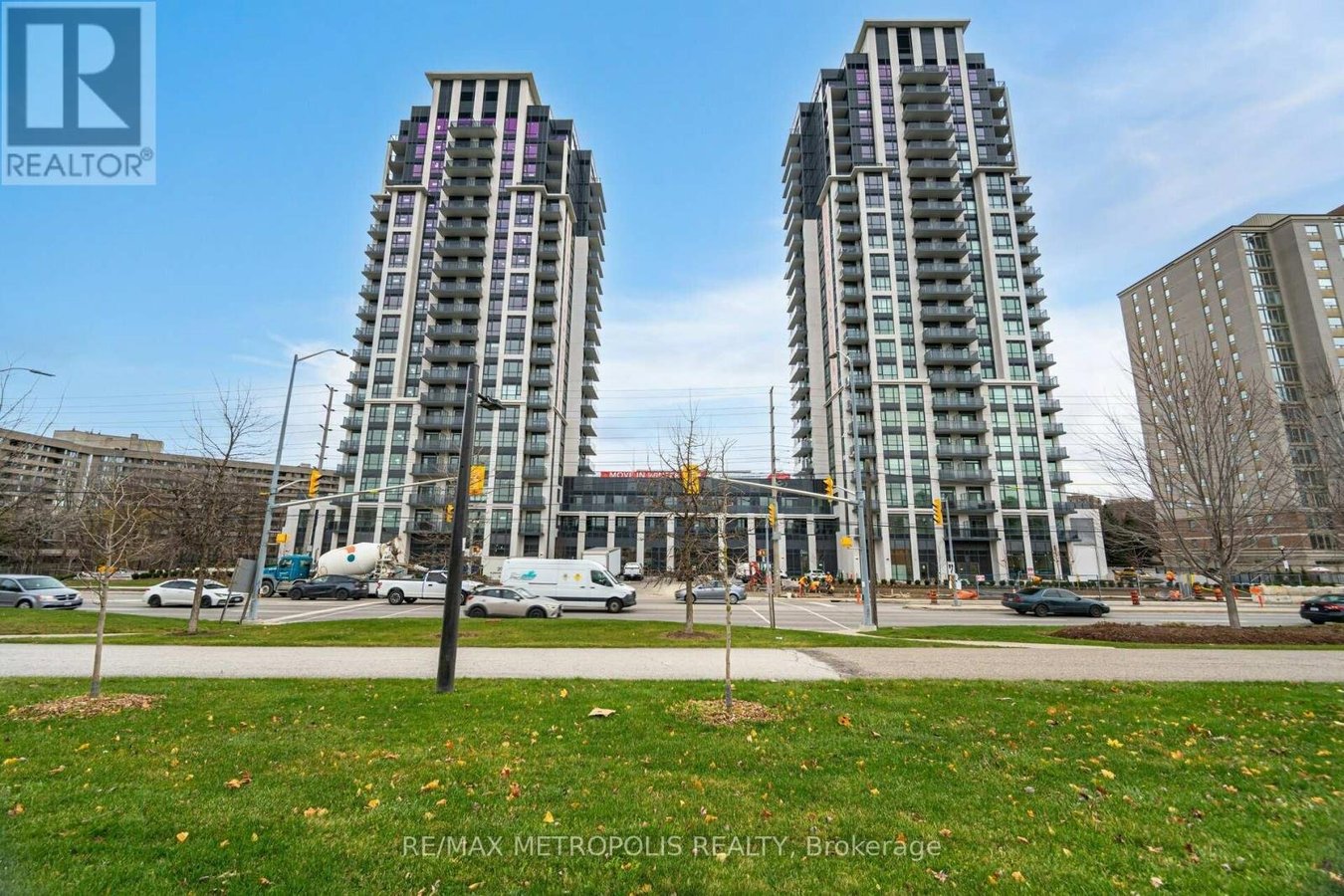 1704 - 202 BURNHAMTHORPE ROAD E - Photo 1