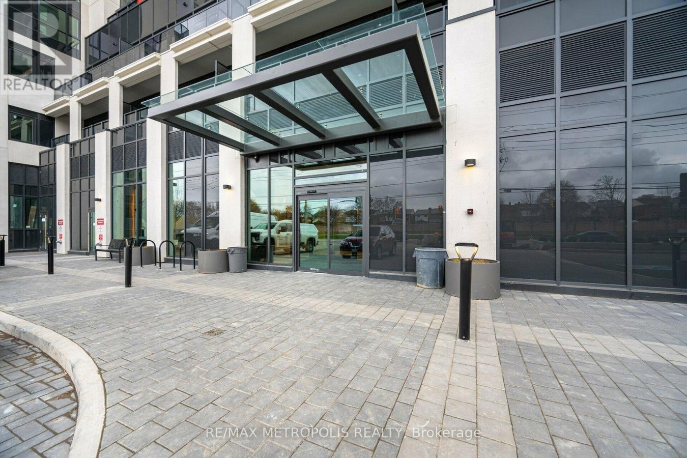 1704 - 202 BURNHAMTHORPE ROAD E - Photo 2