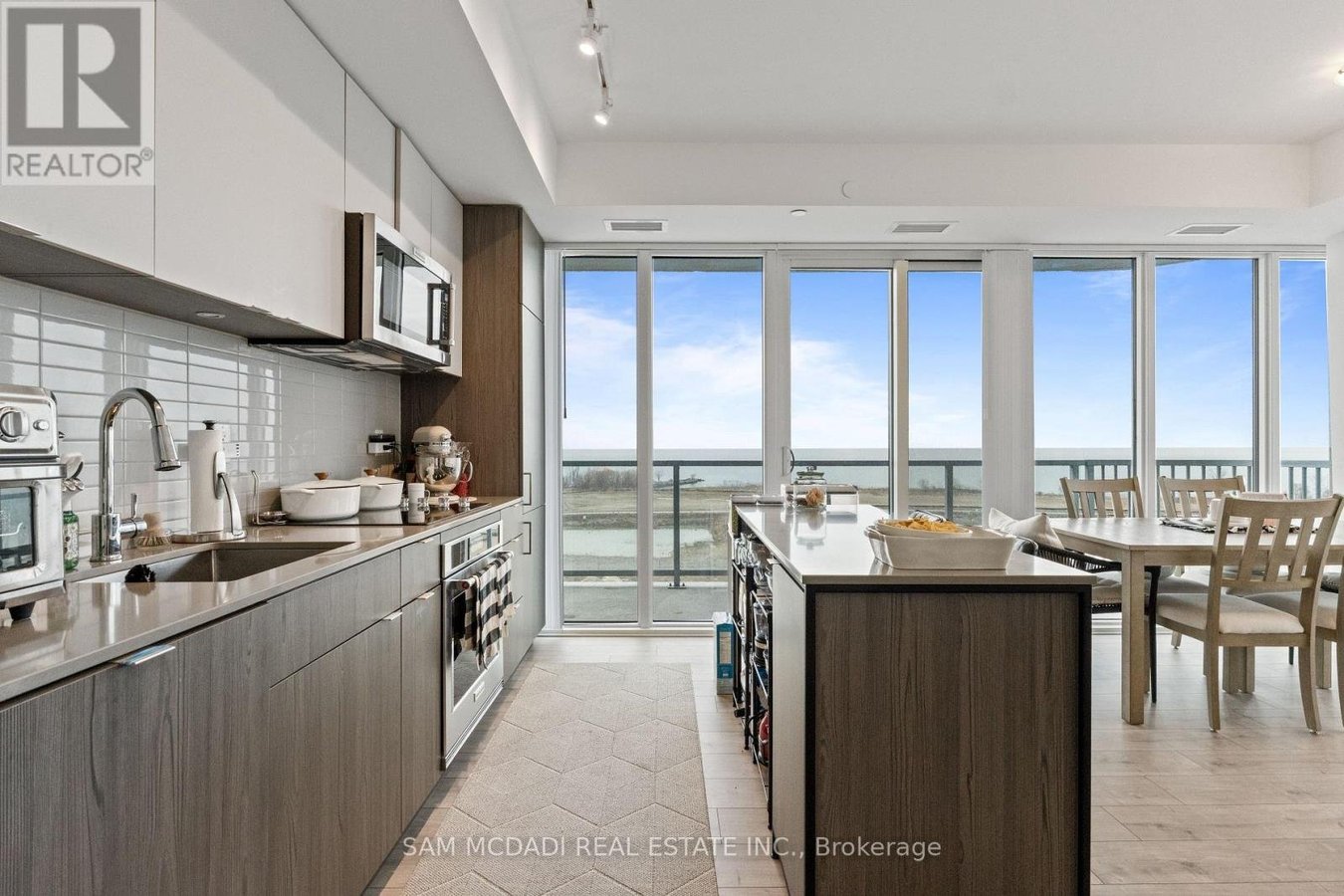 912 - 220 MISSINNIHE WAY - Photo 10