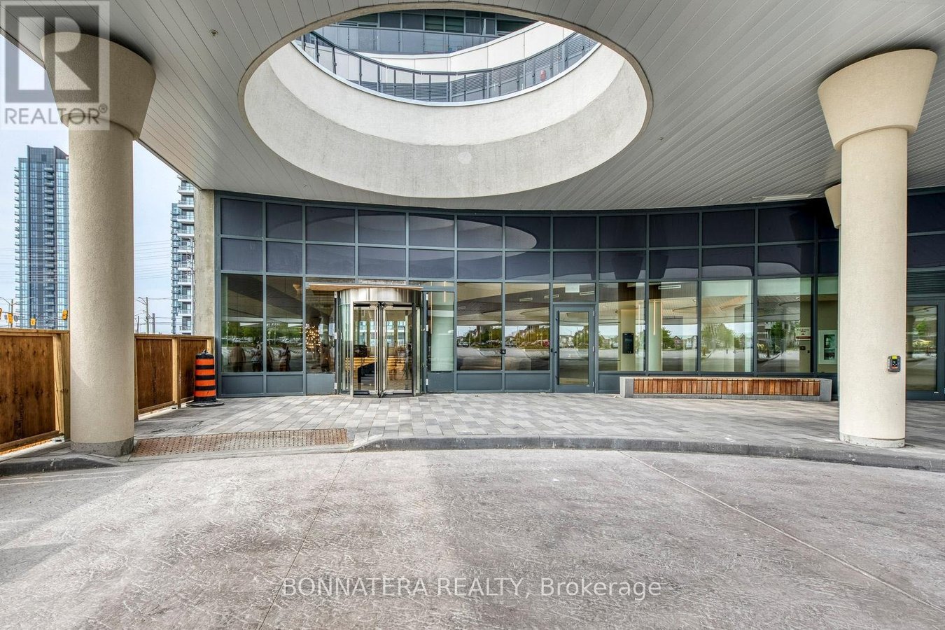 408 - 5105 HURONTARIO STREET - Photo 3