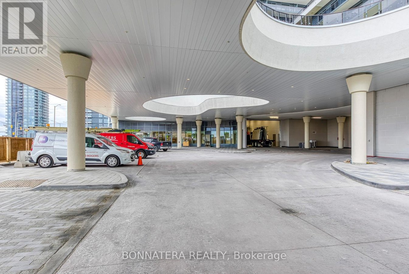 408 - 5105 HURONTARIO STREET - Photo 5