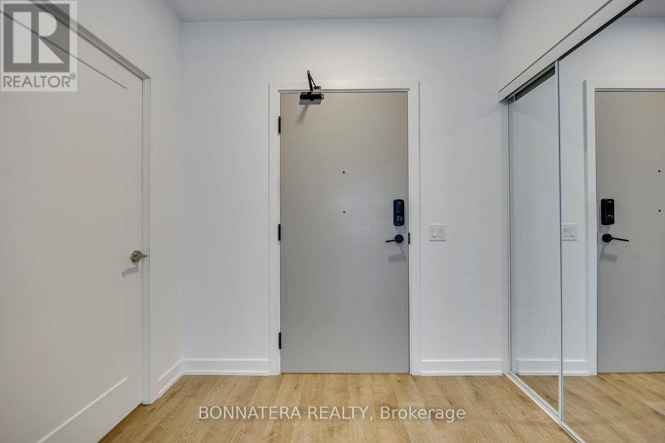 408 - 5105 HURONTARIO STREET - Photo 8