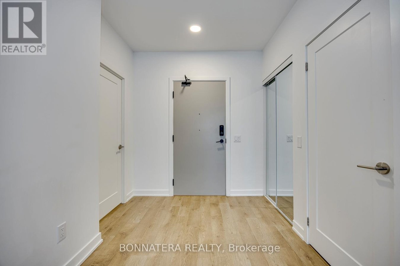 408 - 5105 HURONTARIO STREET - Photo 9