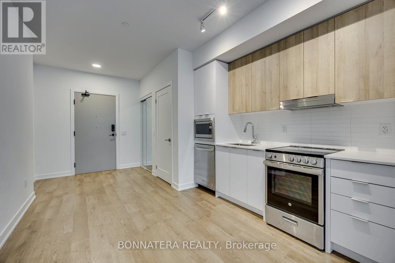 408 - 5105 HURONTARIO STREET - Photo 10