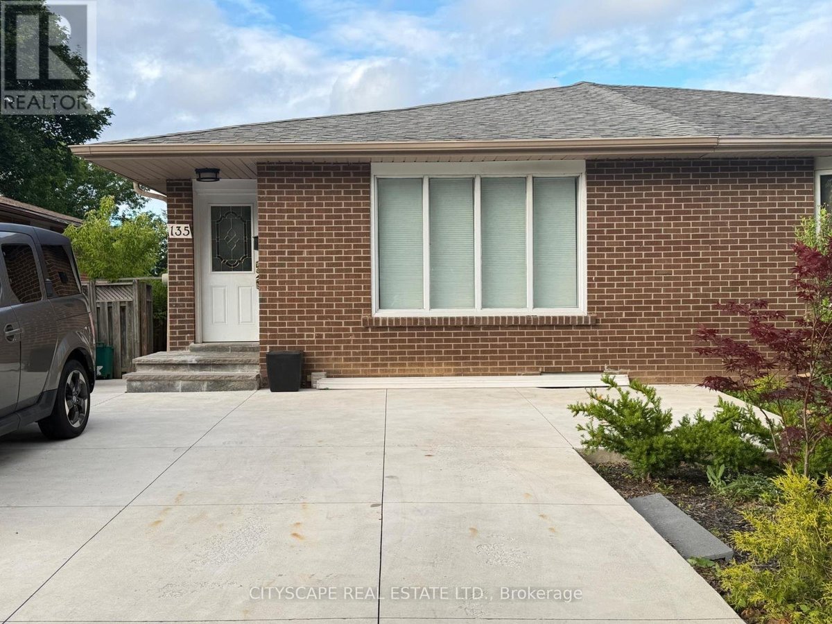 UPPER - 135 BONHAM BOULEVARD - Photo 2