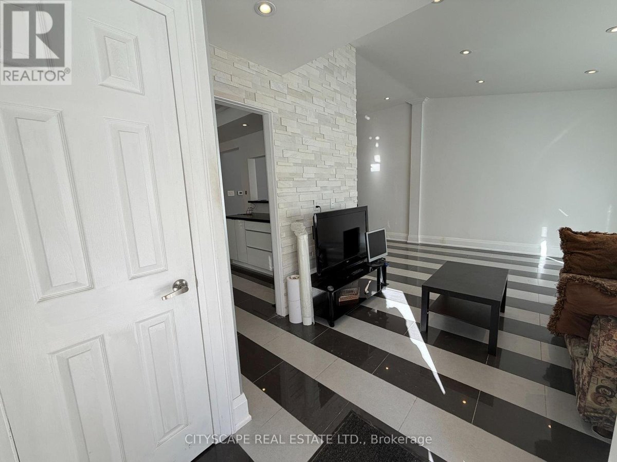 UPPER - 135 BONHAM BOULEVARD - Photo 5
